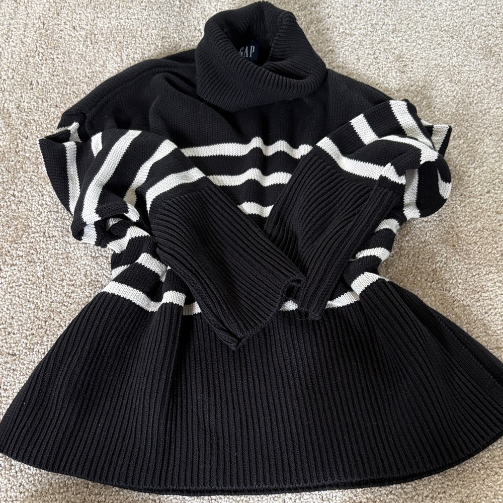 GAP Women's Black and White Cowl Neck Sweater